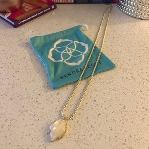 JUST LIKE NEW! Kendra Scott Pendant Necklace